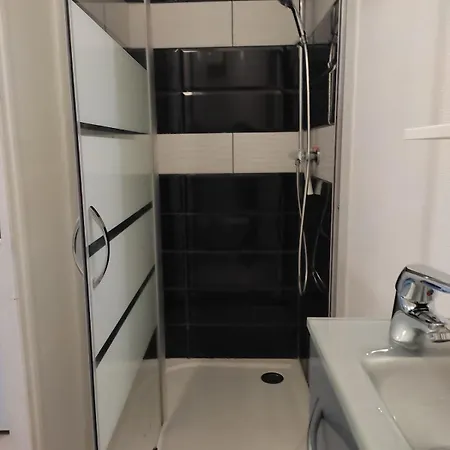 Cozy Avec Parking Privé, Wifi&linge Appartement