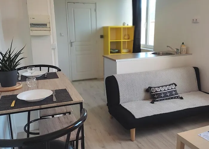 Cozy Avec Parking Prive, Wifi & Linge, Check-in Autonome Severac